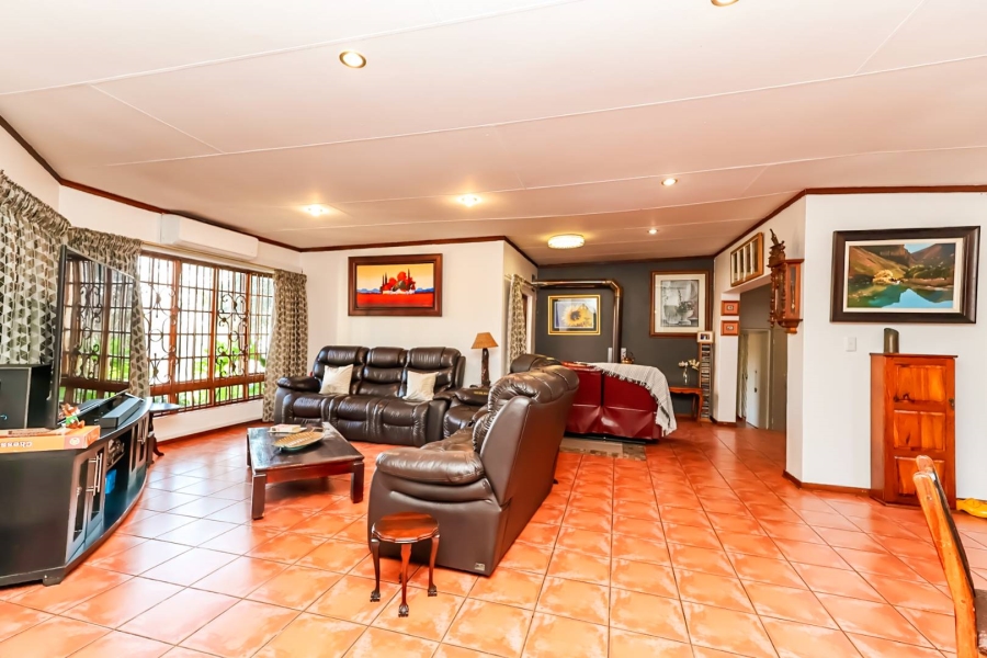 4 Bedroom Property for Sale in Ifafi North West